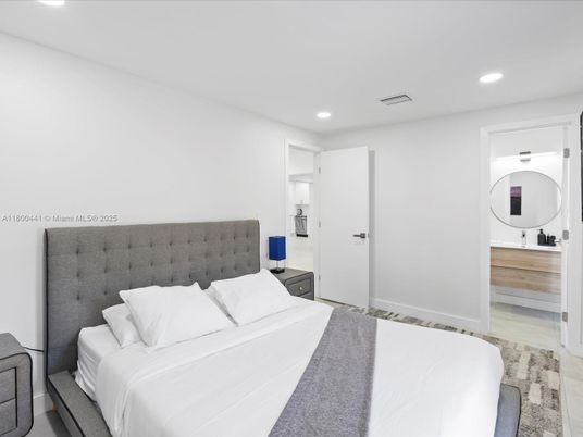 Bedroom, Interior, Recessed Lighting