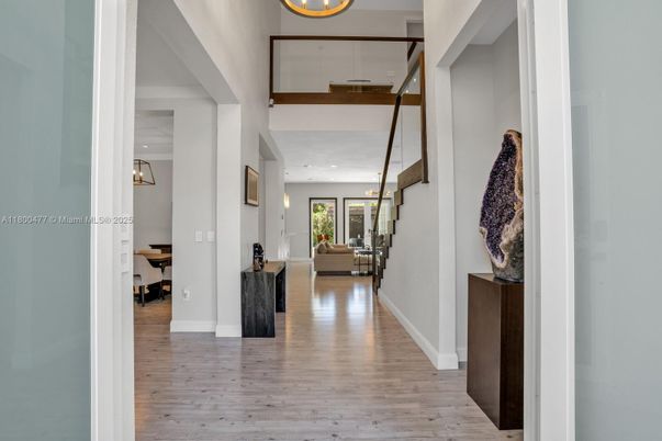 Interior, Recessed Lighting, Wood Texture Flooring