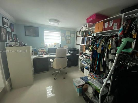 Home Office, Interior