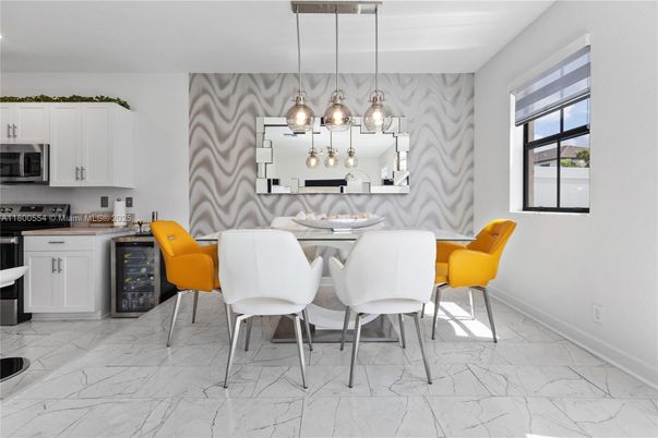 Dining room, Interior, Kitchen, Marble, Pendant Lights