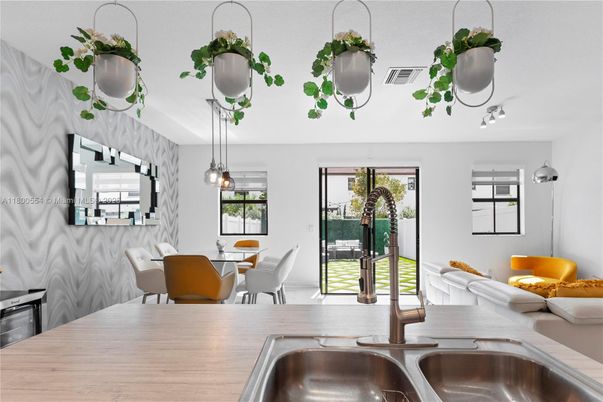 Dining room, Interior, Pendant Lights