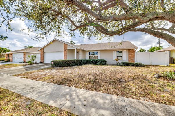 Attached, Exterior, Facade, Brick Facade, Ranch