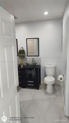 Bathroom, Interior, Marble, Recessed Lighting