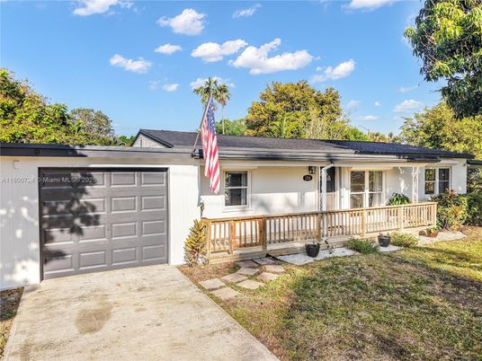 Attached, Exterior, Facade, Ranch