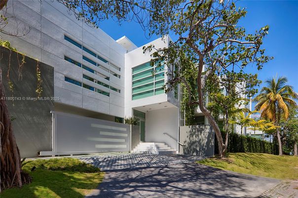 Attached, Exterior, Facade, Modern