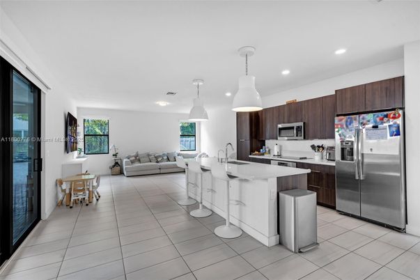 Interior, Kitchen, Living room, Pendant Lights, Recessed Lighting, Stainless Steel Appliances