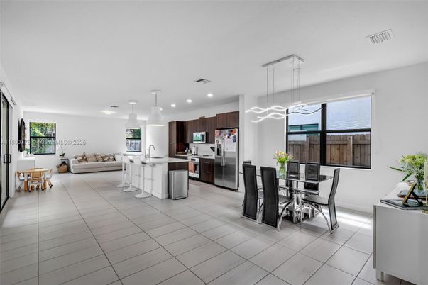 Dining room, Interior, Kitchen, Living room, Pendant Lights, Recessed Lighting, Stainless Steel Appliances