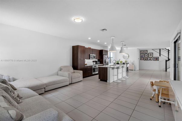 Interior, Kitchen, Living room, Pendant Lights, Recessed Lighting, Stainless Steel Appliances