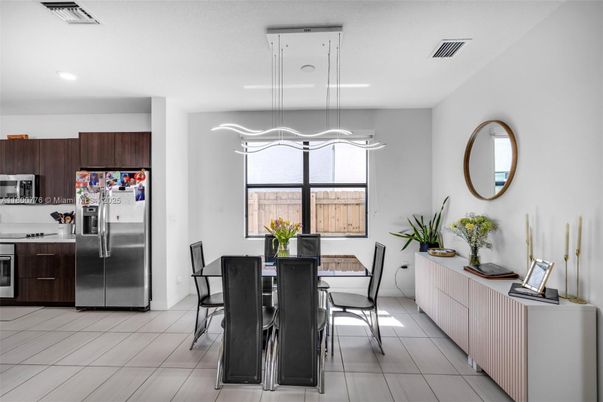 Dining room, Interior, Kitchen, Pendant Lights, Recessed Lighting, Stainless Steel Appliances