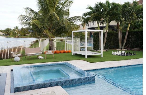 Exterior, Pool, Water