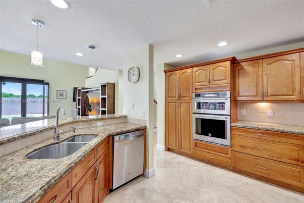 Interior, Kitchen, Pendant Lights, Recessed Lighting, Stainless Steel Appliances