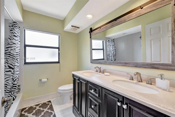 Bathroom, Dual Sink Vanities, Interior, Recessed Lighting