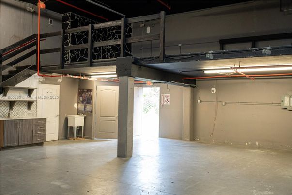 Garage, Interior