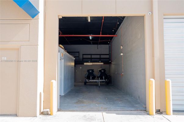 Garage, Interior