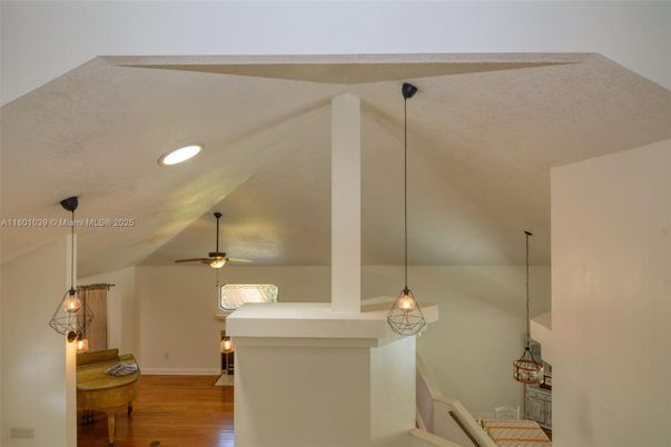 Interior, Pendant Lights, Recessed Lighting, Wood Texture Flooring