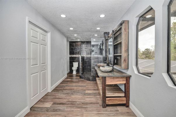 Interior, Recessed Lighting, Wood Texture Flooring