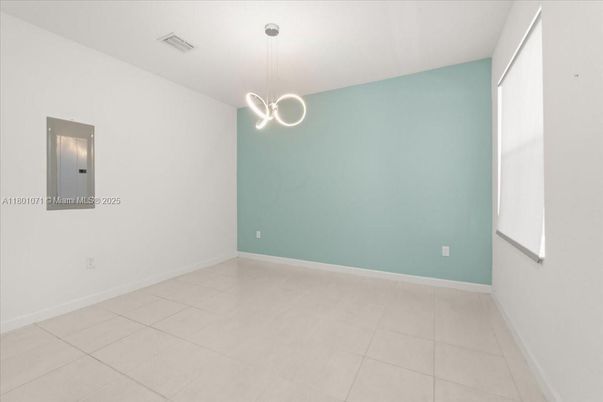 Empty room, Interior, Pendant Lights