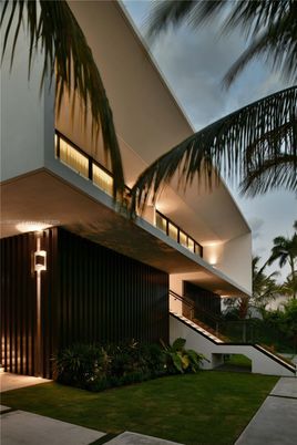Exterior, Facade, Modern