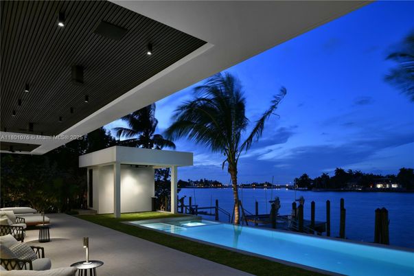 Exterior, Pool, Water