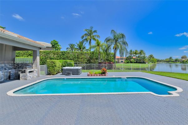 Exterior, Pool, Water