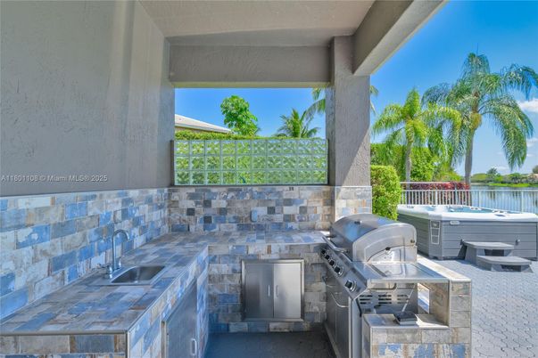 Exterior, Hot Tub