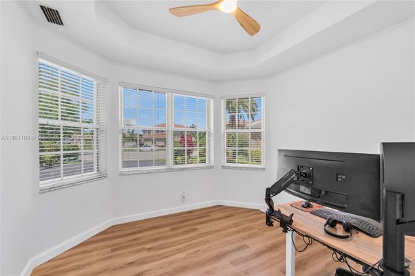 Fitness Equipment, Home Office, Interior, Recessed Lighting, Wood Texture Flooring