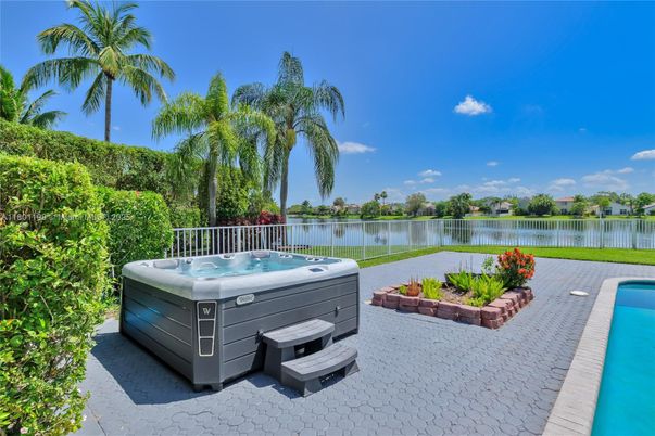 Exterior, Pool, Water