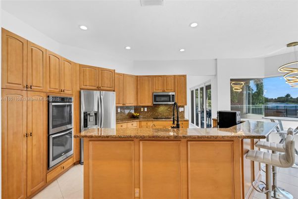 Dining room, Interior, Kitchen, Living room, Pendant Lights, Recessed Lighting, Stainless Steel Appliances