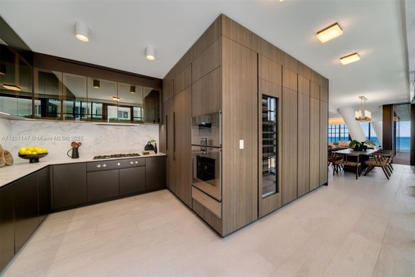 Chandelier, Dining room, Interior, Kitchen, Stainless Steel Appliances, Wood Texture Flooring