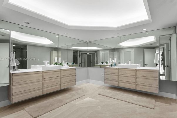 Bathroom, Dual Sink Vanities, Interior, Recessed Lighting