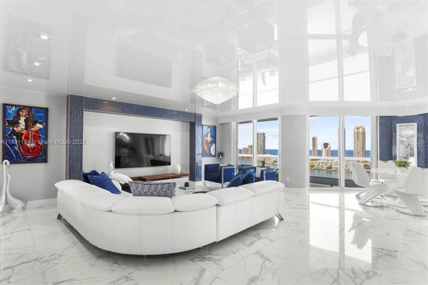 Chandelier, Dining room, Interior, Living room, Marble, Recessed Lighting