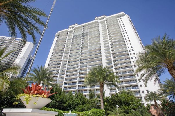 Exterior, Facade, Condo Building