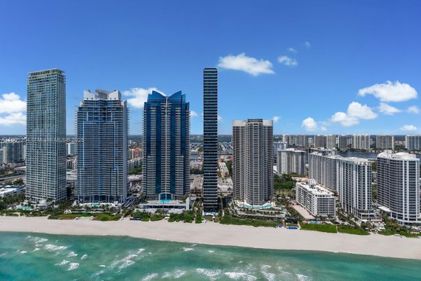 Exterior, Pool, Skyline