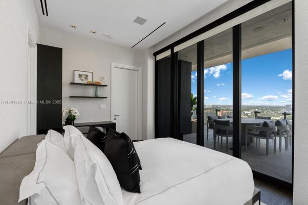 Bedroom, Dining room, Interior, Recessed Lighting