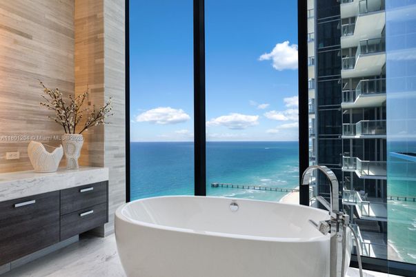 Bathroom, Free Standing Baths, Interior, Marble, Water