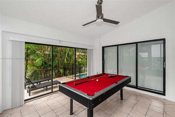 Billiard Table, Game Room, Interior