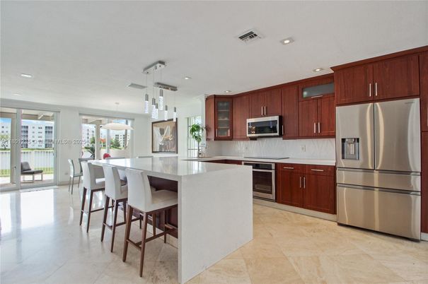 Dining room, Interior, Kitchen, Pendant Lights, Recessed Lighting, Stainless Steel Appliances