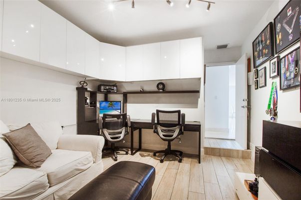 Home Office, Interior, Recessed Lighting, Wood Texture Flooring