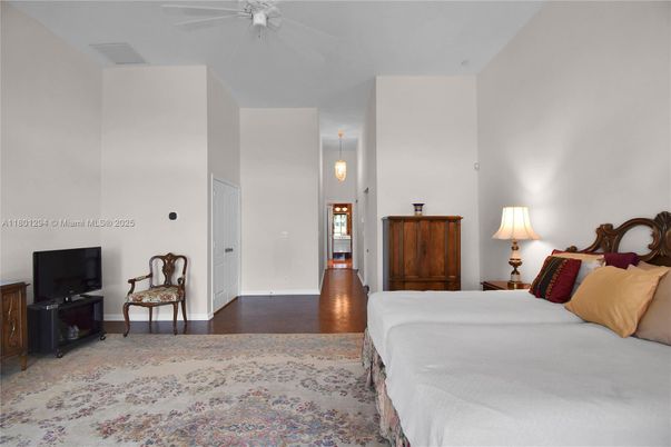 Bedroom, Interior, Pendant Lights, Wood Texture Flooring