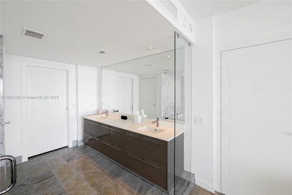 Bathroom, Dual Sink Vanities, Interior, Recessed Lighting
