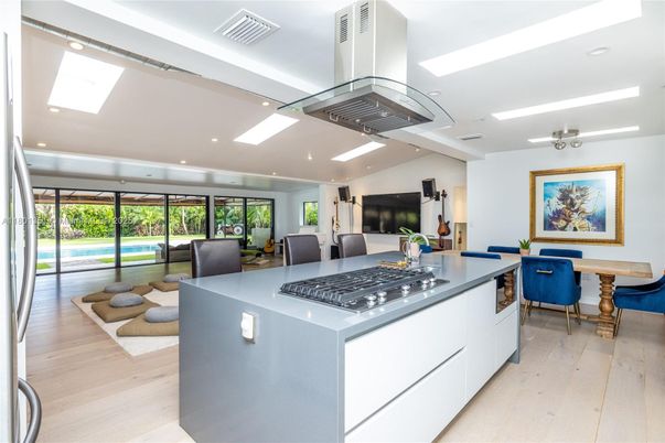 Dining room, Interior, Kitchen, Recessed Lighting, Wood Texture Flooring