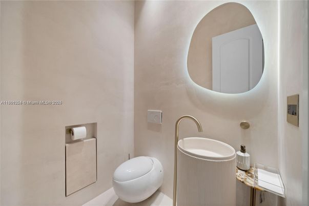 Bathroom, Interior