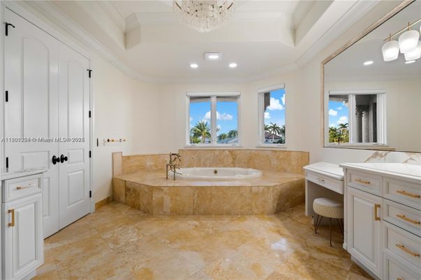 Bathroom, Interior, Recessed Lighting