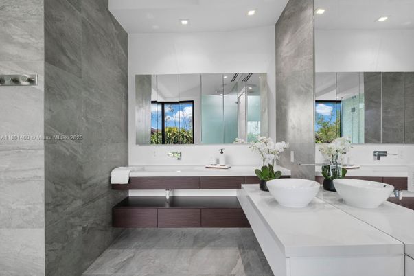Bathroom, Dual Sink Vanities, Interior, Recessed Lighting