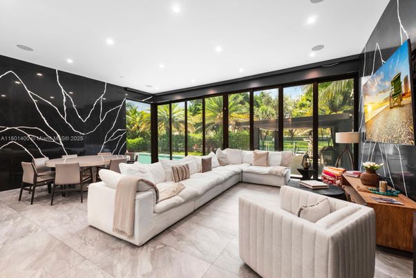 Dining room, Interior, Living room, Marble Walls, Recessed Lighting