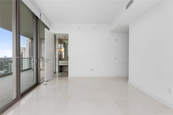 Empty room, Interior, Pendant Lights