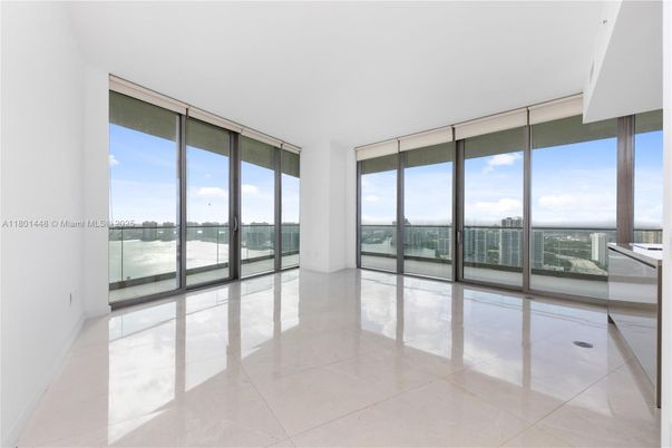 Empty room, Interior, Water