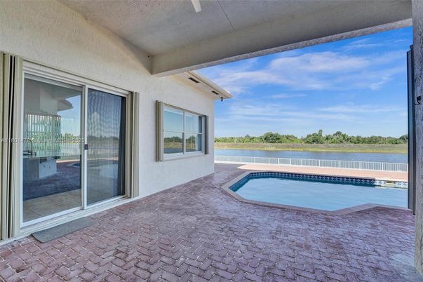 Exterior, Pool, Water
