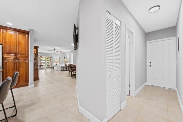 Dining room, Interior, Recessed Lighting
