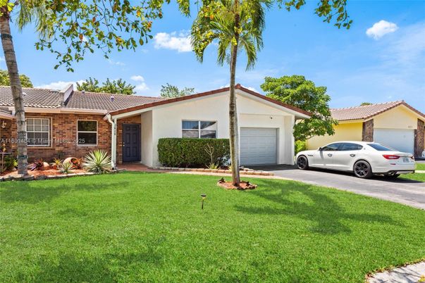 Attached, Exterior, Facade, Brick Facade, Ranch